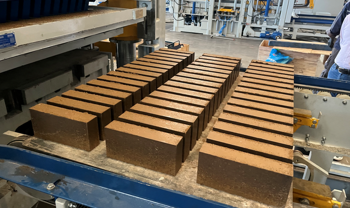 Tugann ZN1500 Meaisín Déanamh Bríce go hiomlán Uathoibríoch Cumhacht do Chliant Oirthear na Síne in Úsáid Acmhainne Sloda