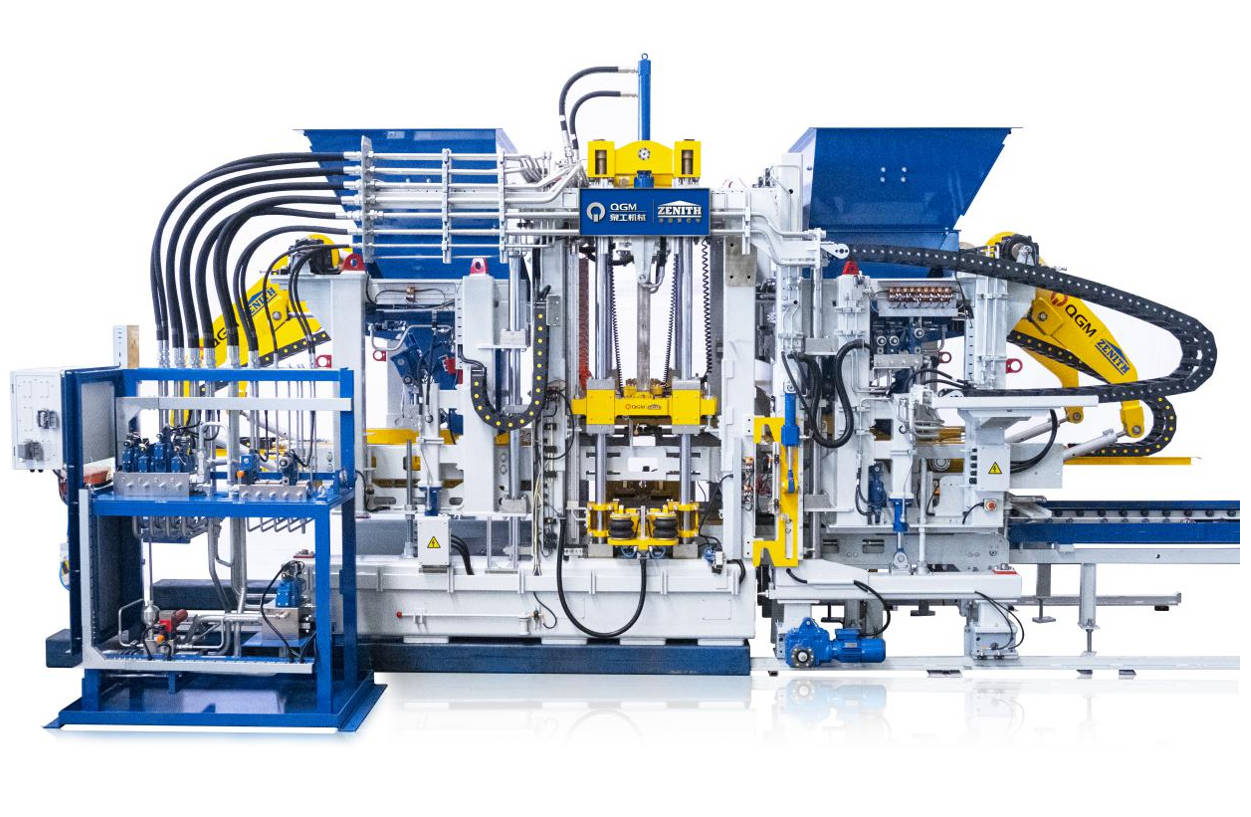 Ag comhcheangal innealtóireacht bheachtais na Gearmáine le hintleacht na Síne, tógtar meaisín déanta brící Quangong ZN1000-2 le haghaidh táirgeadh ardcháilíochta.
